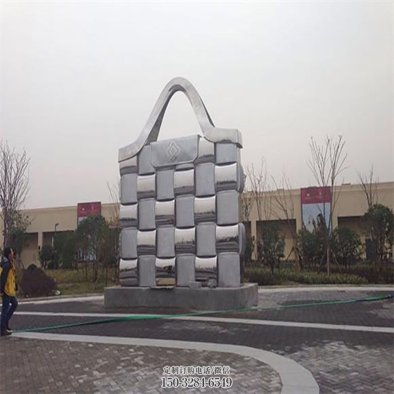 鹰潭景观背包雕塑优选，陆地摆件，园林不锈钢背包雕塑供应